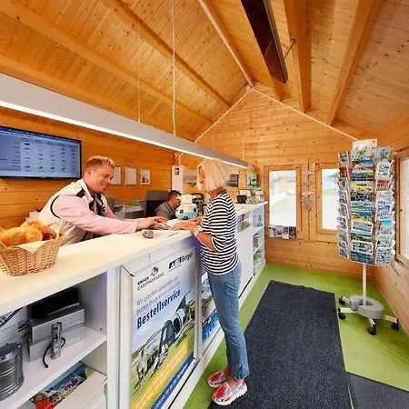 Tatil Evi Mobile Homes Knaus Ruegen, Altenkirchen *